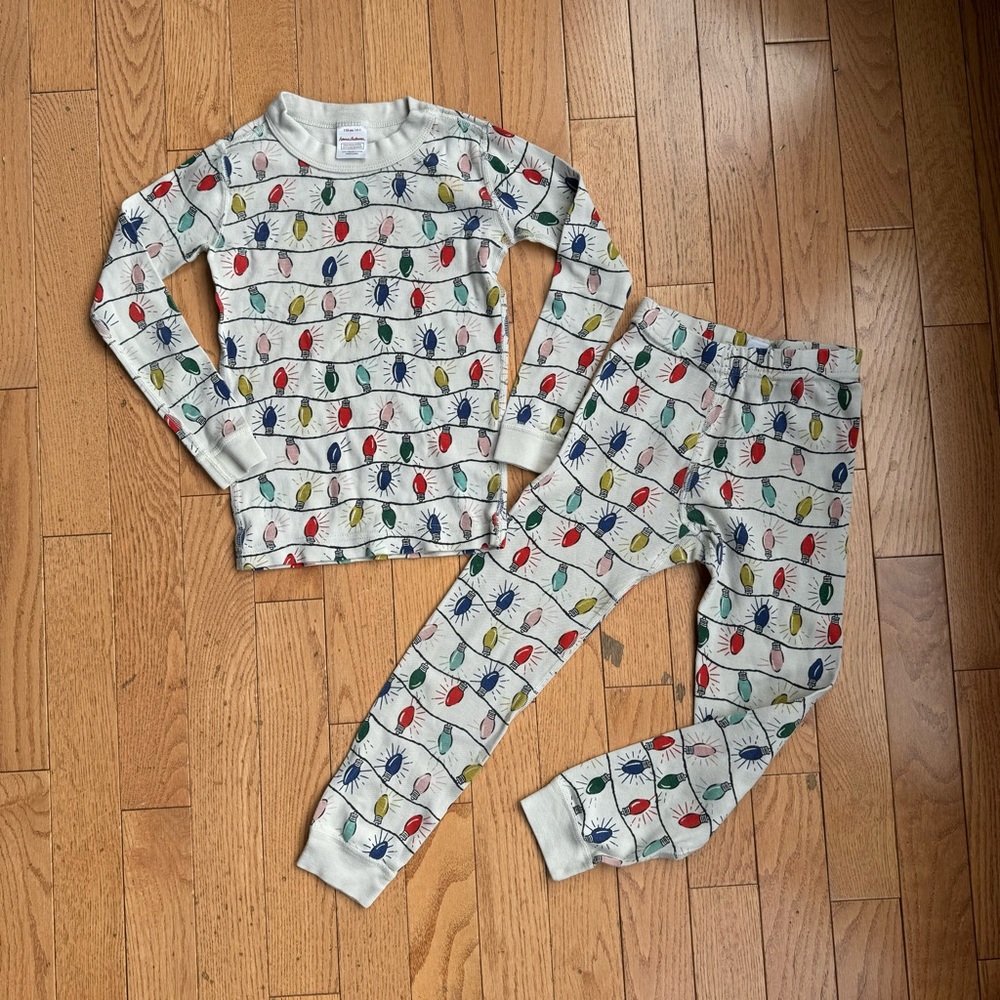 Hanna Andersson Christmas Lights kids size 5 Pajamas Set
